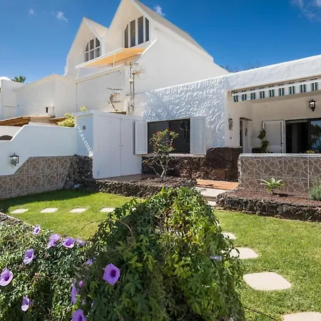 別荘 Casa Silvia, Casa Con Jardin Y Vista Al Mar